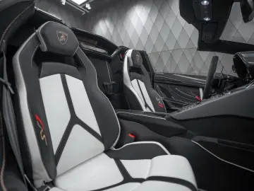 LAMBORGHINI Aventador SVJ Roadster MATT GOLD CARBON WARRANTY