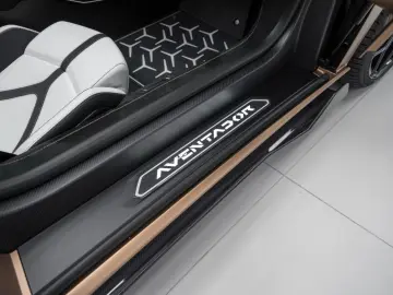 LAMBORGHINI Aventador SVJ Roadster MATT GOLD CARBON WARRANTY