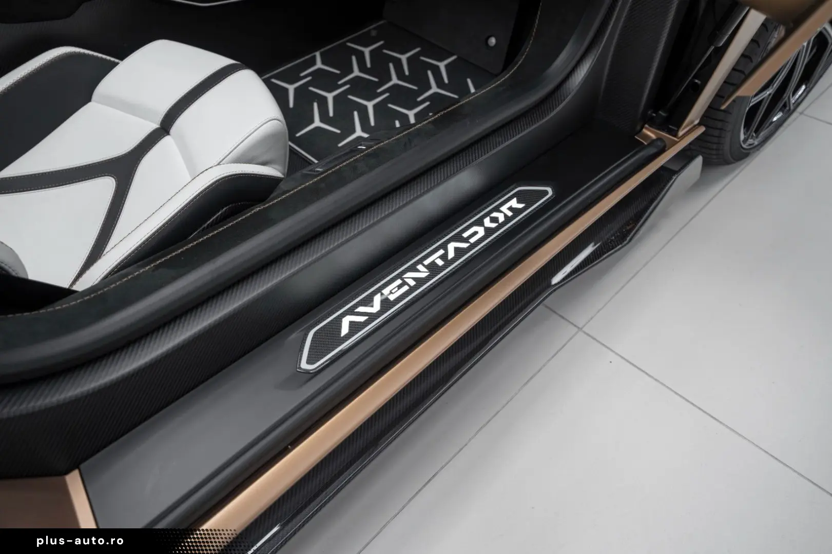 LAMBORGHINI Aventador SVJ Roadster MATT GOLD CARBON WARRANTY