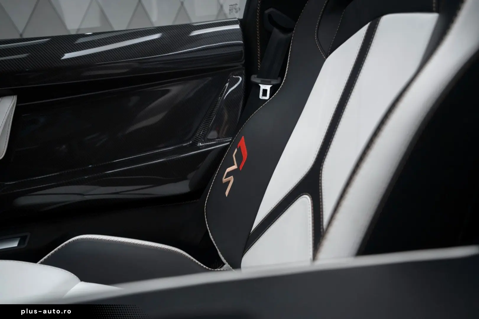 LAMBORGHINI Aventador SVJ Roadster MATT GOLD CARBON WARRANTY