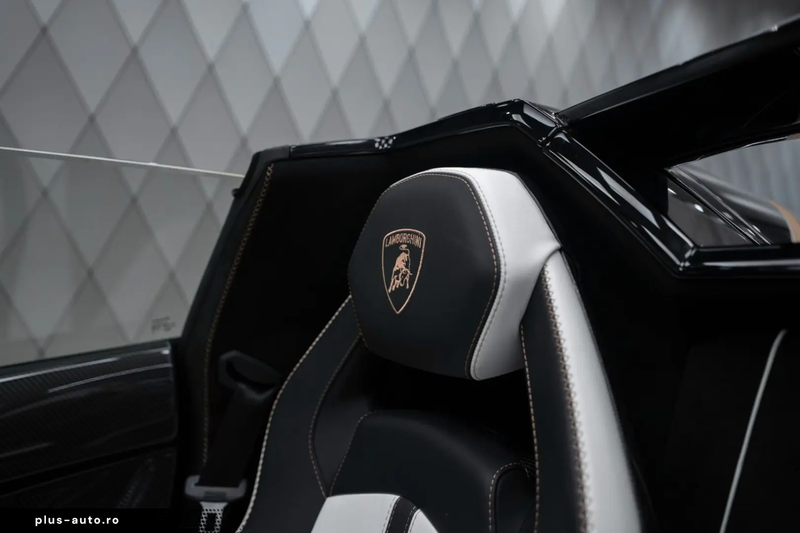 LAMBORGHINI Aventador SVJ Roadster MATT GOLD CARBON WARRANTY