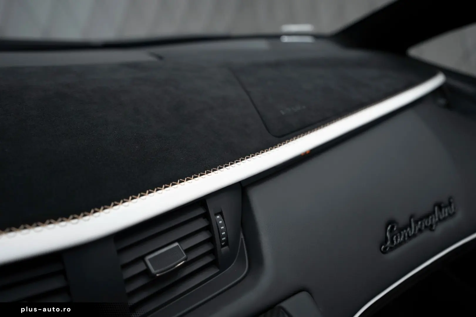 LAMBORGHINI Aventador SVJ Roadster MATT GOLD CARBON WARRANTY