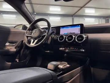 MERCEDES-BENZ CLA 180 d COUPE MBUX SPUR WIDE LED KAME 1.H