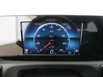 MERCEDES-BENZ CLA 180 Coupé PROGRESSIVE LED-TAG KAM Mbux