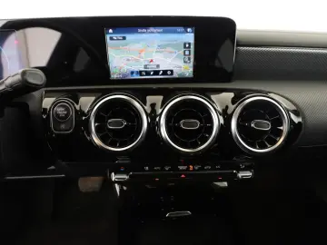 MERCEDES-BENZ CLA 180 Coupé PROGRESSIVE LED-TAG KAM Mbux