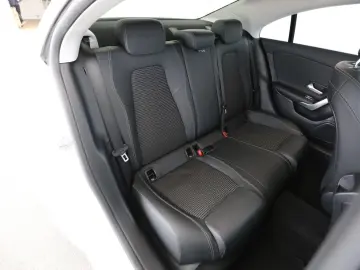 MERCEDES-BENZ CLA 180 Coupé PROGRESSIVE LED-TAG KAM Mbux