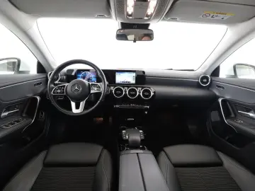 MERCEDES-BENZ CLA 180 Coupé PROGRESSIVE LED-TAG KAM Mbux