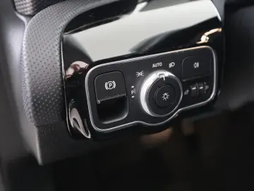 MERCEDES-BENZ CLA 180 Coupé PROGRESSIVE LED-TAG KAM Mbux