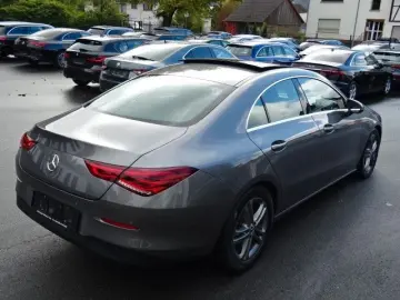 MERCEDES-BENZ CLA 180d T-LEDER NAVI LED AUTOM PANO KAME