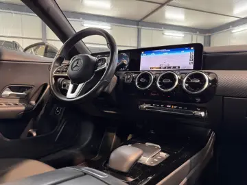 MERCEDES-BENZ CLA 200 d Coupe LED KAME MBUX PARK WIDE SPUR