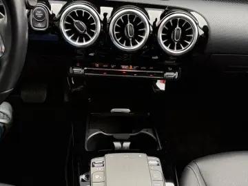 MERCEDES-BENZ CLA 180 Progressive Navi Kamera Telef GRA