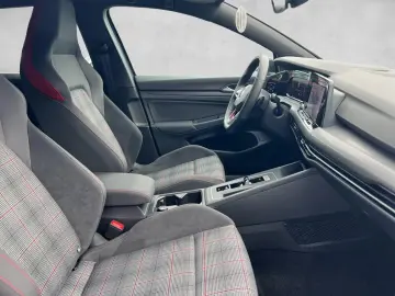 Volkswagen Golf VIII GTI 2.0 TSI DSG