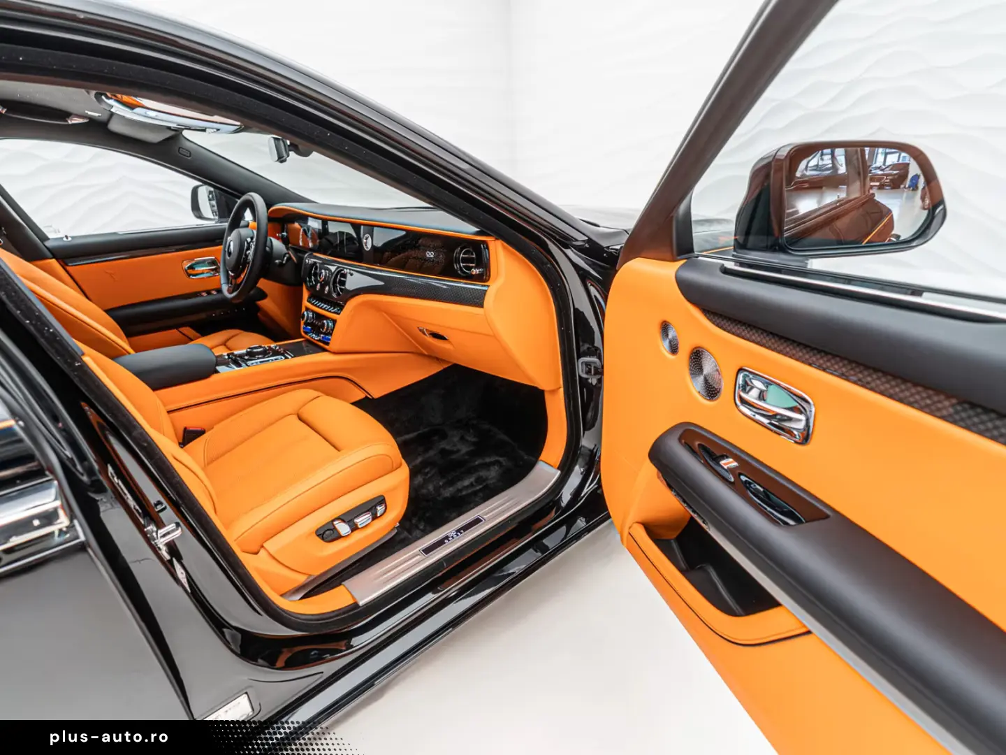 Rolls-Royce Ghost Black Badge Shooting Star Rear TV