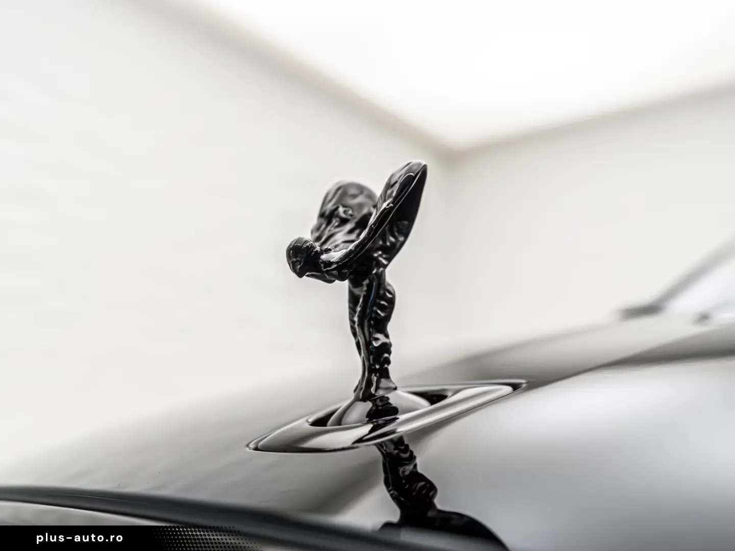 Rolls-Royce Ghost Black Badge Shooting Star Rear TV