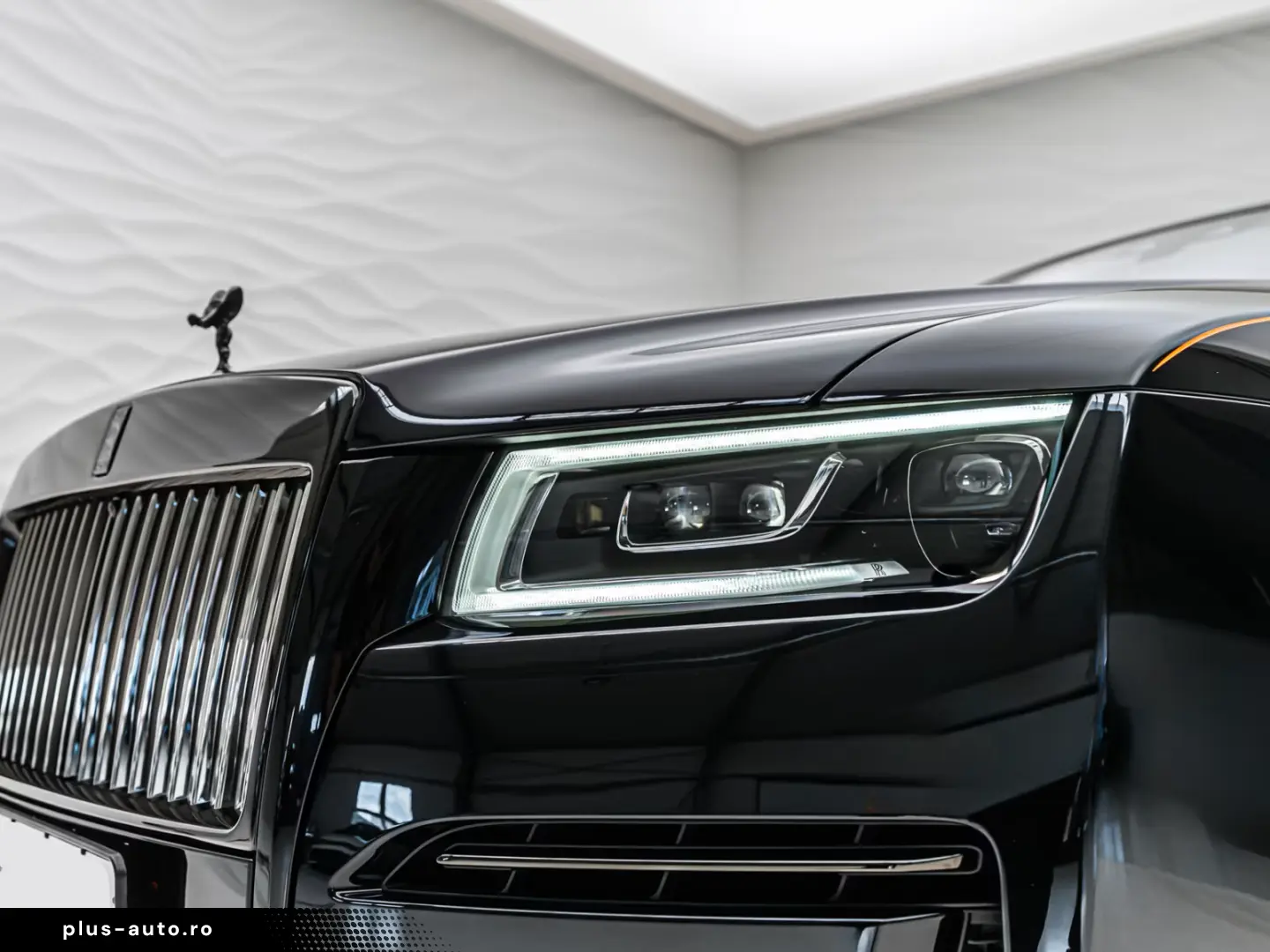 Rolls-Royce Ghost Black Badge Shooting Star Rear TV