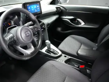 TOYOTA YARIS CROSS HYBRID BUSINESS