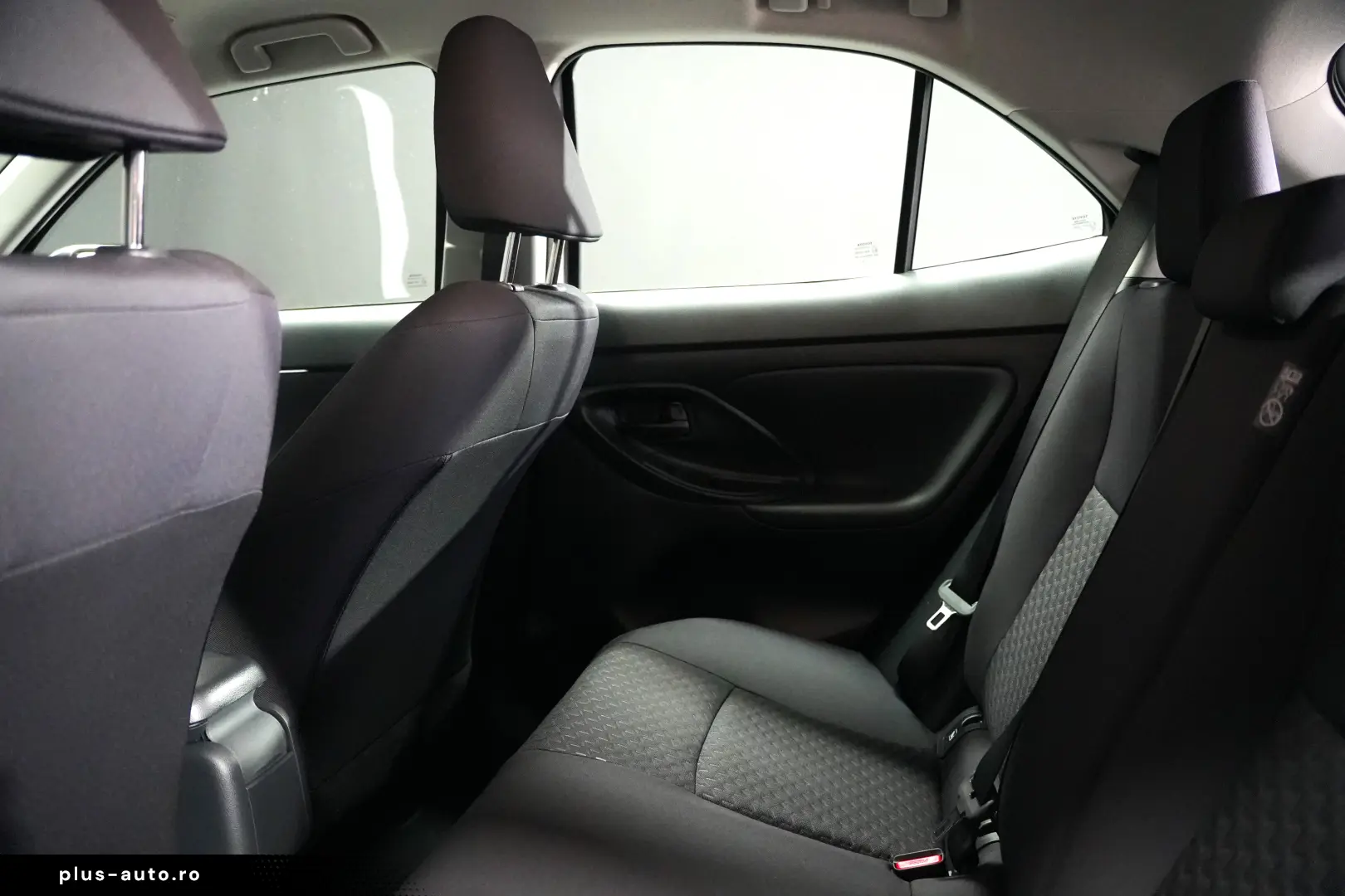 TOYOTA YARIS CROSS HYBRID BUSINESS