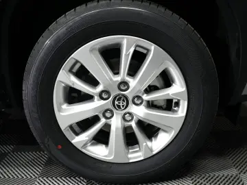 TOYOTA YARIS CROSS HYBRID BUSINESS