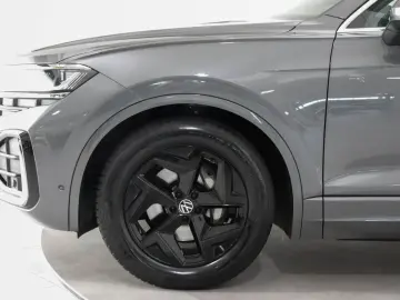 VW Touareg 3.0 TDI 4M R-Line AHK Matrix Luft HuD