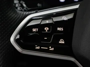 VW Touareg 3.0 TDI 4M R-Line AHK Matrix Luft HuD