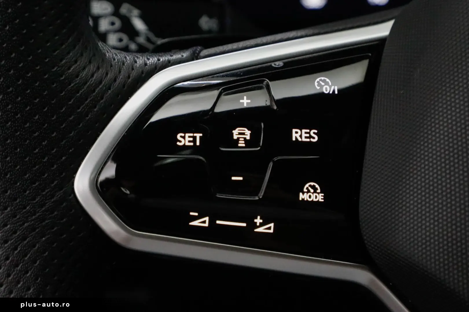 VW Touareg 3.0 TDI 4M R-Line AHK Matrix Luft HuD