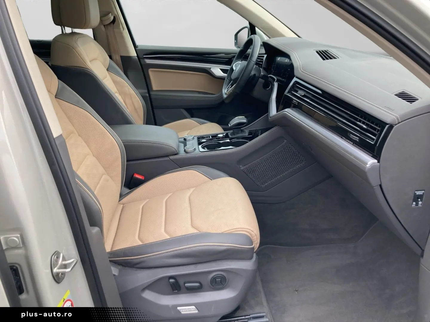 VW Touareg 3.0 TDI 4M R-LINE MEMORY PANO AHK KAMERA