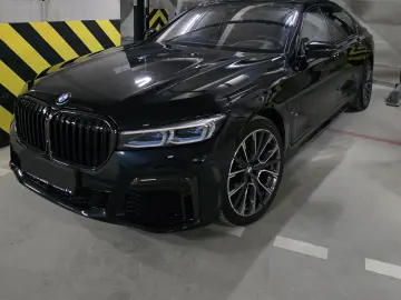 BMW 745