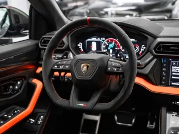 URUS 4.0 V8 SE   Carbon   3D Sound   2026