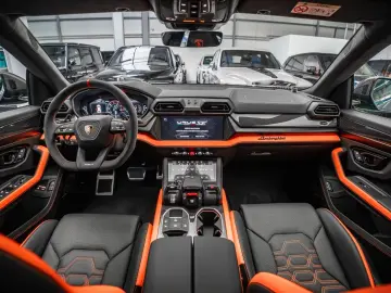 URUS 4.0 V8 SE   Carbon   3D Sound   2026