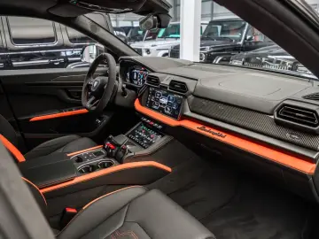 URUS 4.0 V8 SE   Carbon   3D Sound   2026