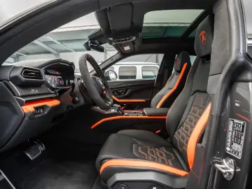 URUS 4.0 V8 SE   Carbon   3D Sound   2026