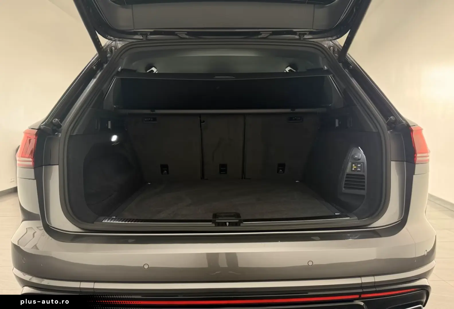 VW Touareg 3.0 TDI 4M R-Line  AHK  StdHzg  Luftf.