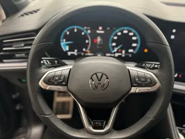 VW Touareg 3.0 TDI 4M R-Line  AHK  StdHzg  Luftf.