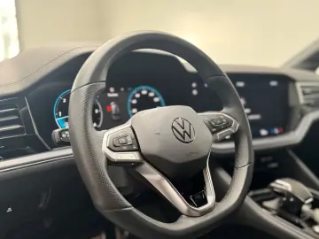 VW Touareg 3.0 TDI 4M R-Line  AHK  StdHzg  Luftf.