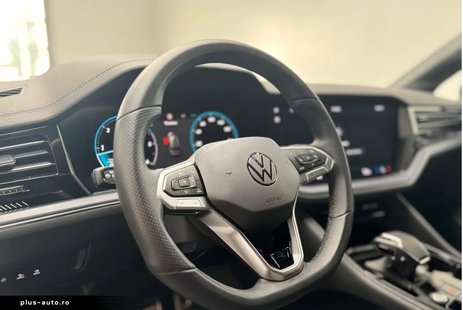 VW Touareg 3.0 TDI 4M R-Line  AHK  StdHzg  Luftf.