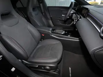 Mercedes-Benz CLA 200 Coupé AMG - 360 - Pano