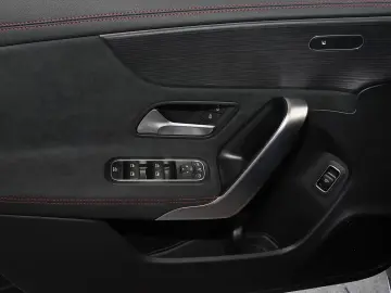 Mercedes-Benz CLA 200 Coupé AMG - 360 - Pano