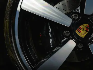 PORSCHE 992 911 Carrera 4 S Sport-Chrono  Pano LED BOSE