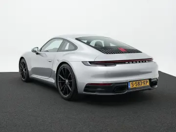 PORSCHE 992 Carrera 4