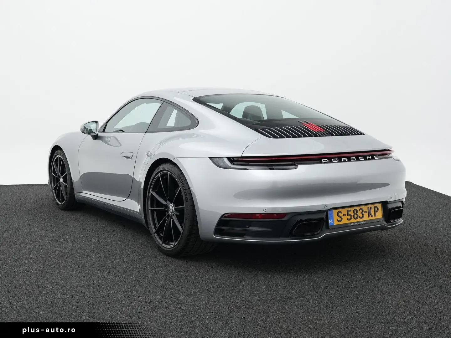 PORSCHE 992 Carrera 4