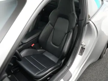 PORSCHE 992 Carrera 4