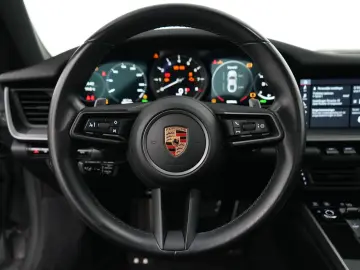 PORSCHE 992 Carrera 4