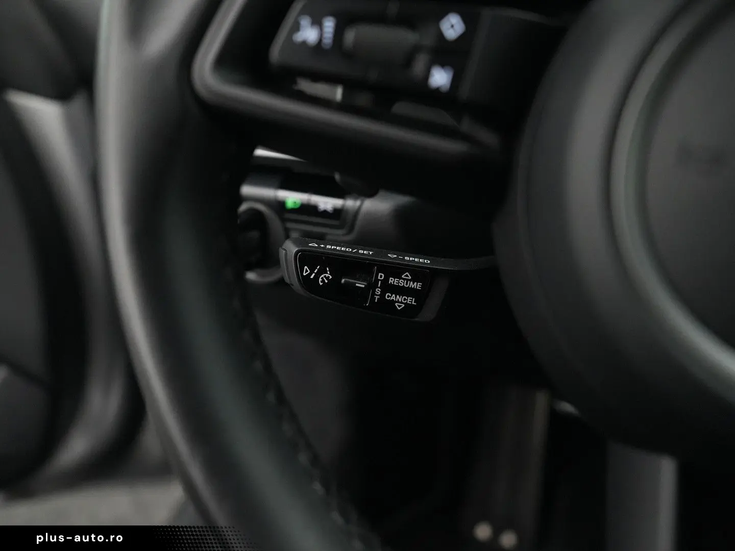 PORSCHE 992 Carrera 4