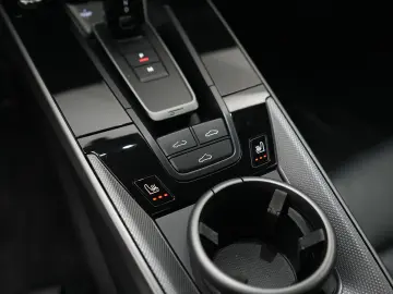 PORSCHE 992 Carrera 4