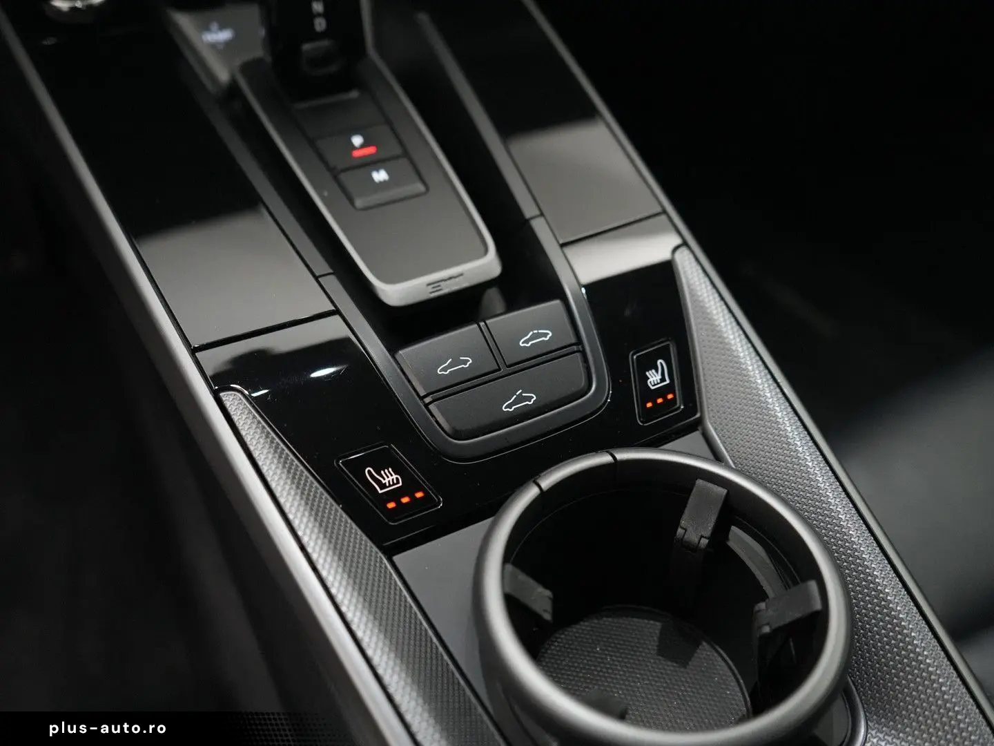 PORSCHE 992 Carrera 4