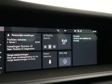 PORSCHE 992 Carrera 4