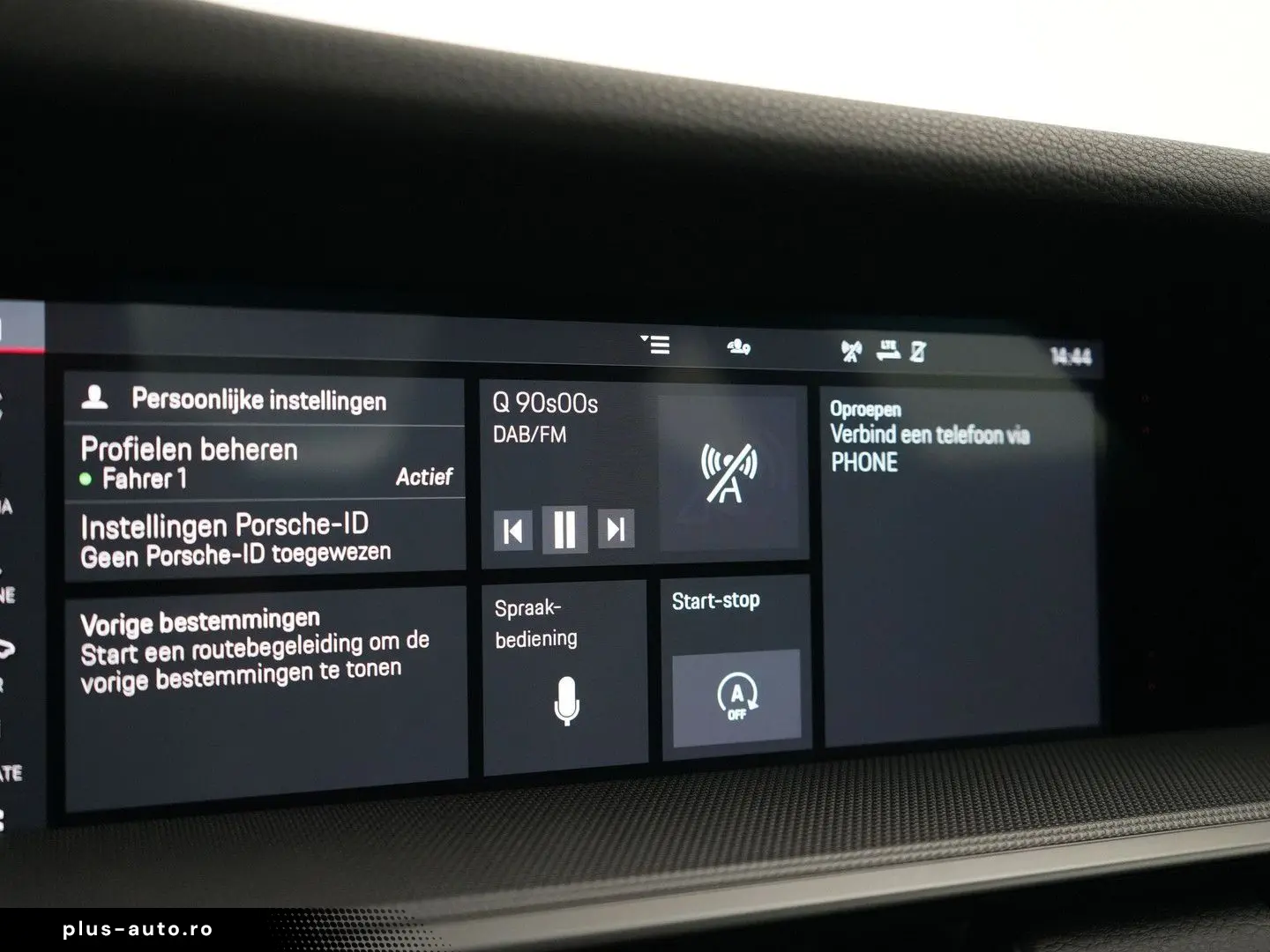 PORSCHE 992 Carrera 4