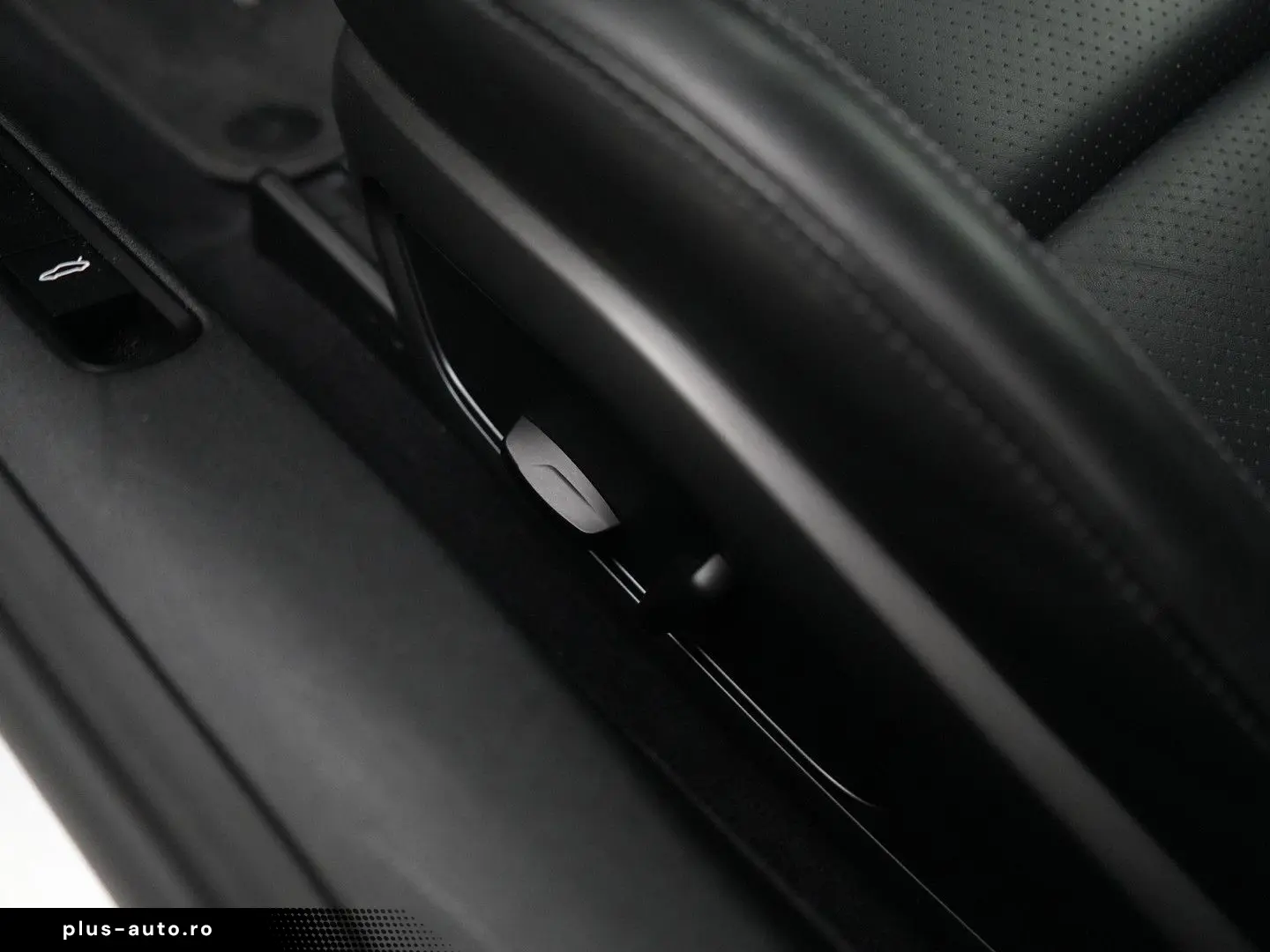 PORSCHE 992 Carrera 4