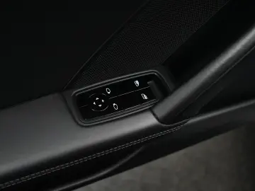 PORSCHE 992 Carrera 4