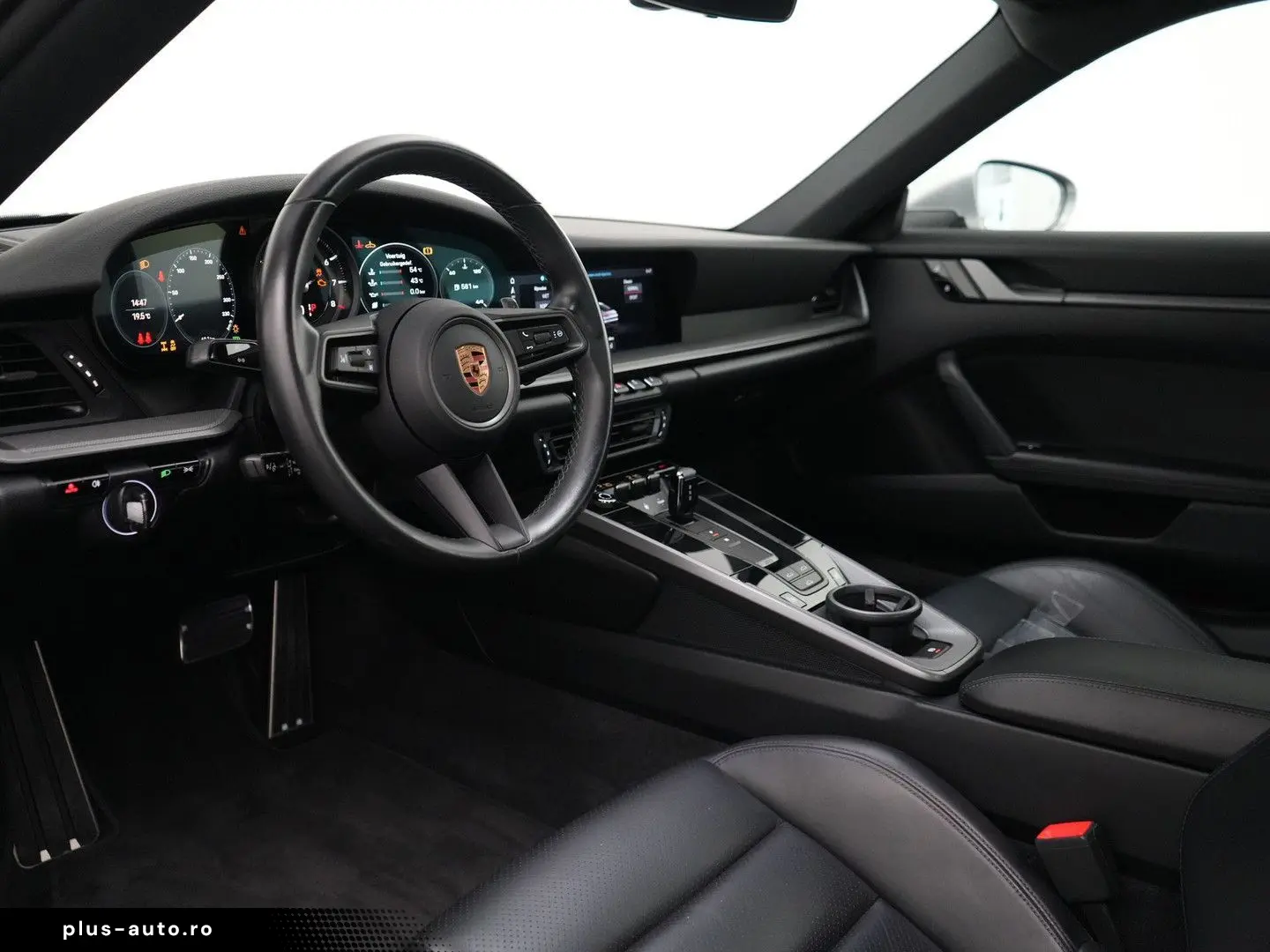 PORSCHE 992 Carrera 4